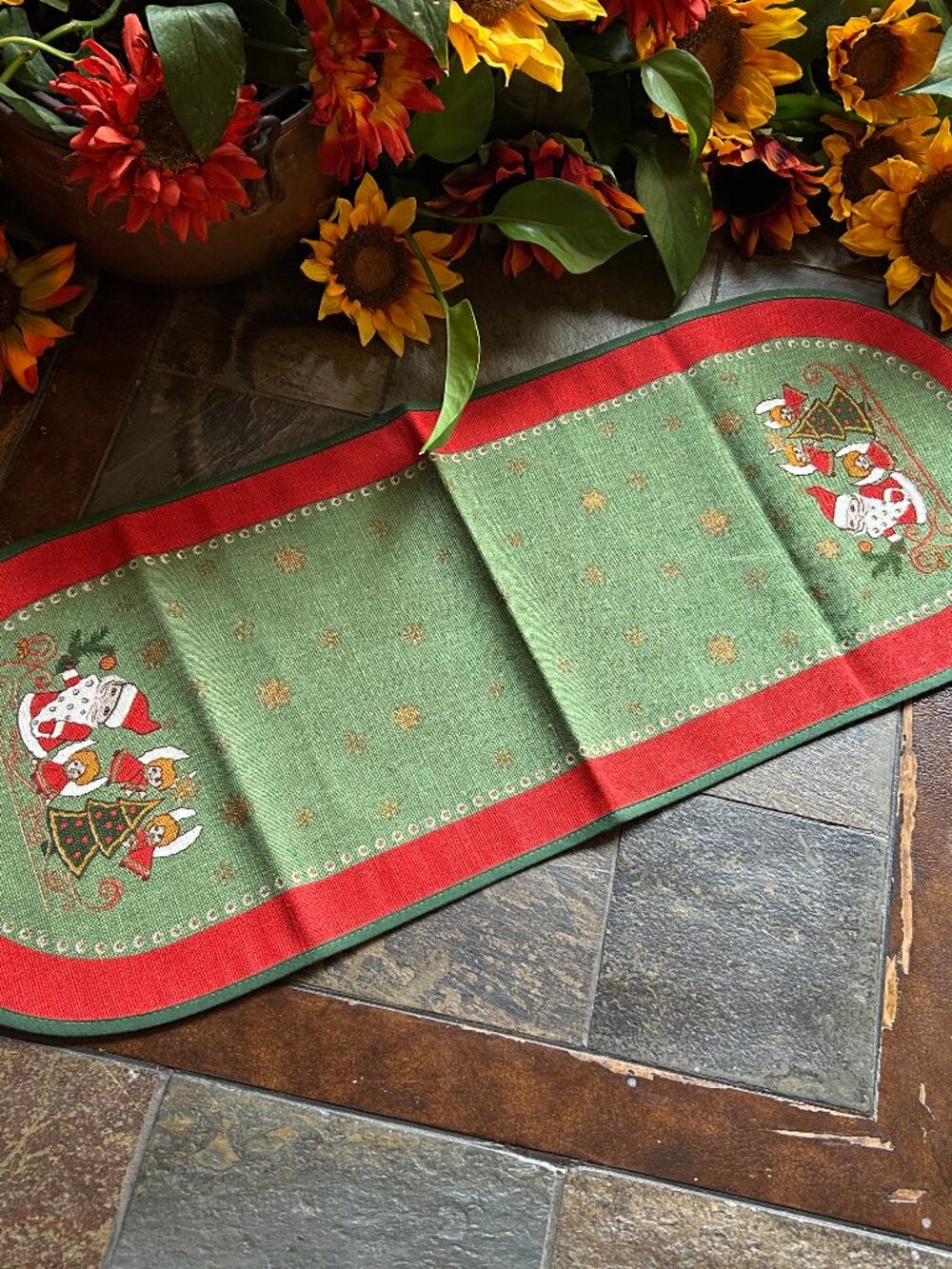 Vintage Austrian Christmas/Weihnacht Table Linens - Picture 8 of 16